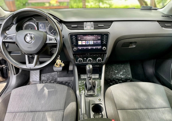 Skoda Octavia cena 54900 przebieg: 245640, rok produkcji 2017 z Kraków małe 154
